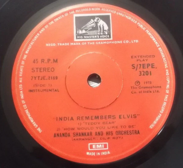ANANDA SHANKAR AND HIS ORCHESTRA, India Remembers Elvis (His Master's Voice; S/7EPE. 3201, India 1978, Picture Sleeve, Solid Centre) 7" G+/G - Image 3
