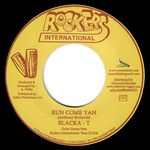 BLACKA T, Run Come Yah (Rockers International; , France 2013 Reissue, Company Sleeve) 7" EX/VG+ - Image 2