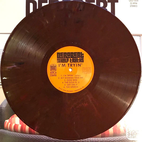 DEROBERT & THE HALF-TRUTHS, I'm Tryin' (G.E.D. Soul Records; GED-1006, US 2014, Maroon Marbled Vinyl) LP VG+/VG+ - Image 3