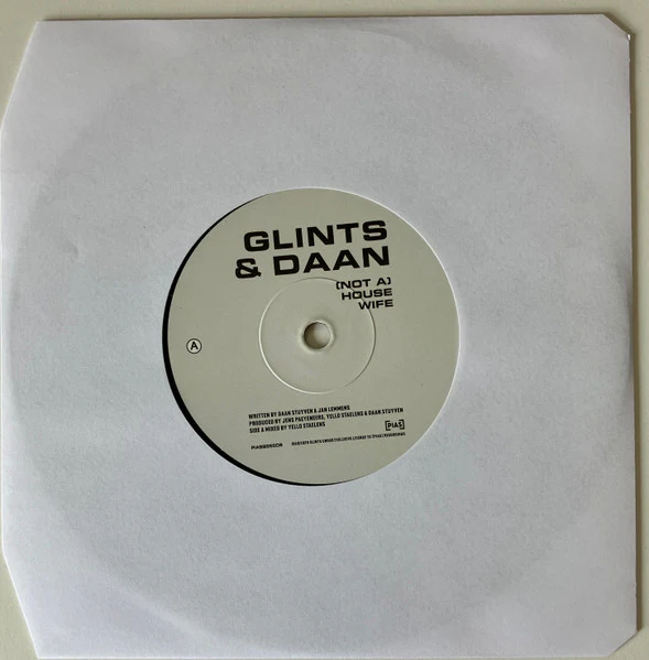 GLINTS & DAAN, (Not A) Housewife ([pias]; PIASB955DS, Belgium 2025) 7" EX/EX - Image 3