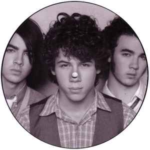 JONAS BROTHERS, S.O.S (Hollywood Records; 1775324, UK 2008, Title Stickered PVC Sleeve, Picture Disc, Not Numbered) 7" VG/VG+ - Image 2