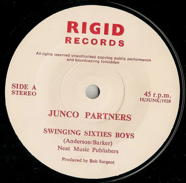 JUNCO PARTNERS, Swinging Sixties Boys (Rigid Records; IS/JUNK/1028, UK 1979, Picture Sleeve) 7" VG+/EX - Image 3
