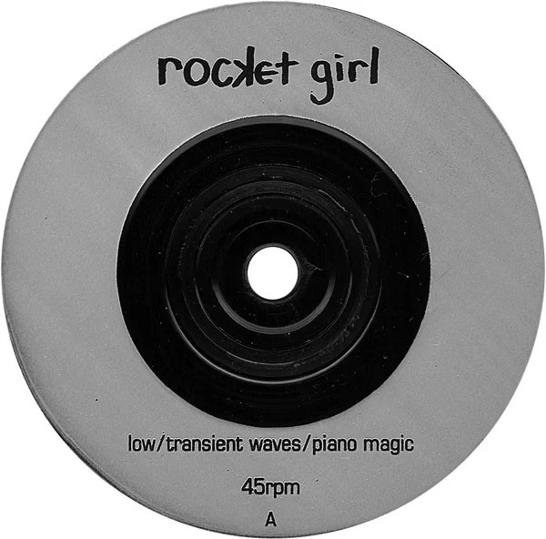 LOW / PIANO MAGIC / TRANSIENT WAVES, Sleep At The Bottom / Green Acres (Rocket Girl ; rgirl4, UK 1998, Picture Sleeve) 7" VG/VG+ - Image 3