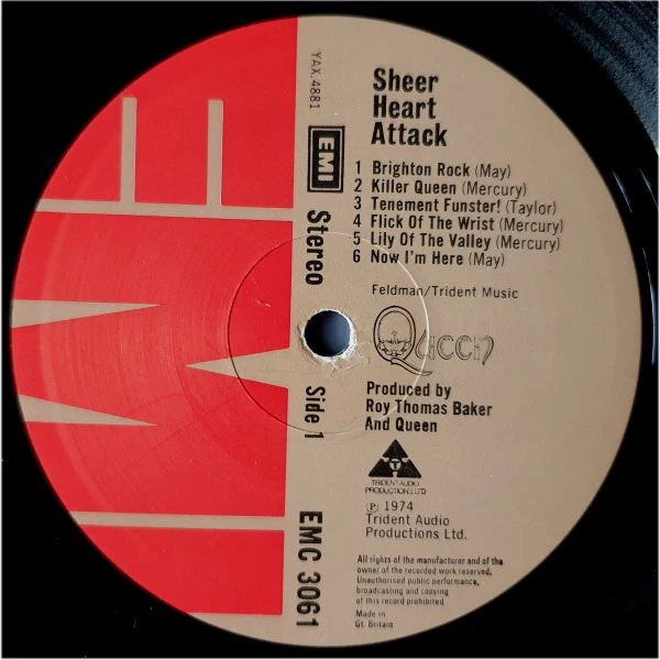 QUEEN, Sheer Heart Attack (EMI; EMC 3061, UK 1974, Laminated Sleeve With Trident Logo On Rear, Inner With Two Cut Corners, 3U/4U TML-S Runouts) LP VG/G+ - Image 3