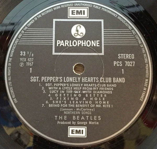 THE BEATLES, Sgt. Pepper's Lonely Hearts Club Band (Parlophone; PCS 7027, France 1973 Reissue, Laminated Non-Flipback UK G&L Gatefold Sleeve, Insert, Stereo) LP VG+/EX - Image 3
