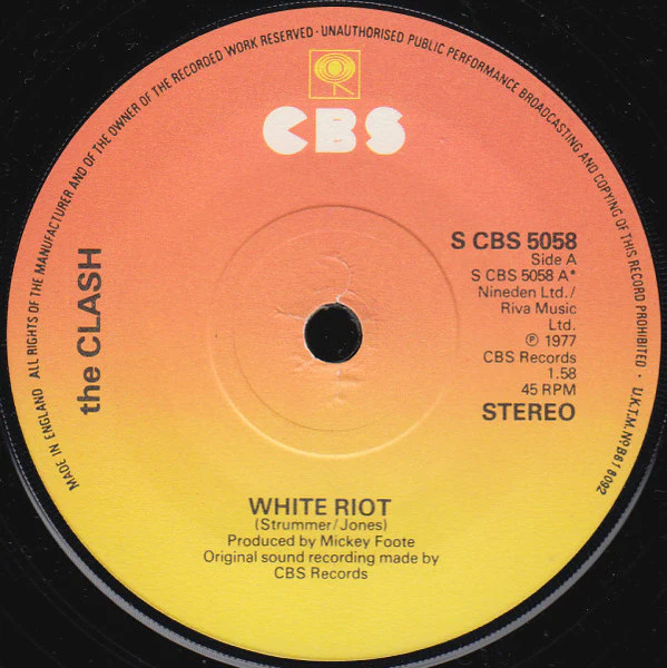 THE CLASH, White Riot / 1977 (CBS; S CBS 5058, UK 1977, Company Sleeve, No CBS Text at Bottom of Label, the CLASH Credit) 7" VG/VG