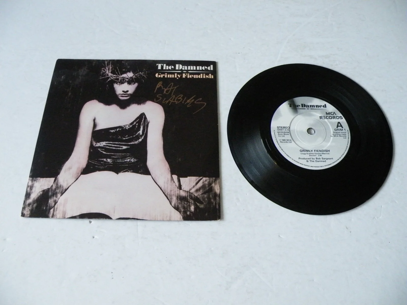 THE DAMNED, Grimly Fiendish (MCA Records ; GRIM 1, UK 1985, Picture Sleeve, Signed On Front Sleeve By Rat Scabies) 7" VG+/VG+