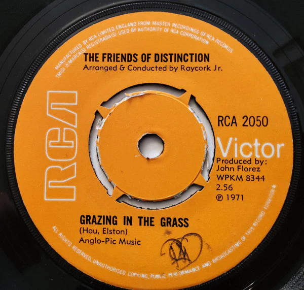 THE FRIENDS OF DISTINCTION, Grazing In The Grass / Written (RCA Victor; RCA 2050, UK 1971, Company Sleeve) 7" G+/VG