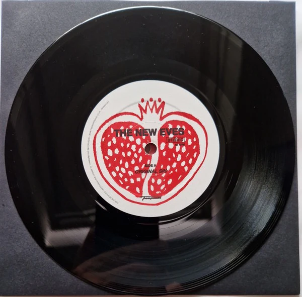 THE NEW EVES, The New Eve Is Rising (Transgressive Records; TRANS913RT, UK 2025, Gatefold, Red Pomegranate Splatter On White Vinyl With 7". Rough Trade Exclusive) LP EX/EX - Image 3