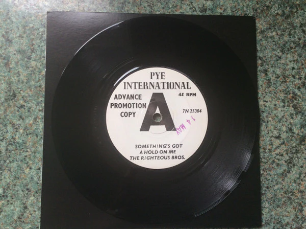 THE RIGHTEOUS BROTHERS, Something's Got A Hold On Me / Night Owl (Pye International; 7N.25304, UK 1965, Promo, Company Inner) 7" /G