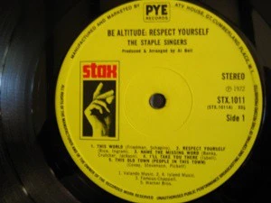 THE STAPLE SINGERS, Bealtitude: Respect Yourself (Stax; STX 1011, UK 1974 Reissue, Laminated Sleeve) LP VG/VG - Image 3